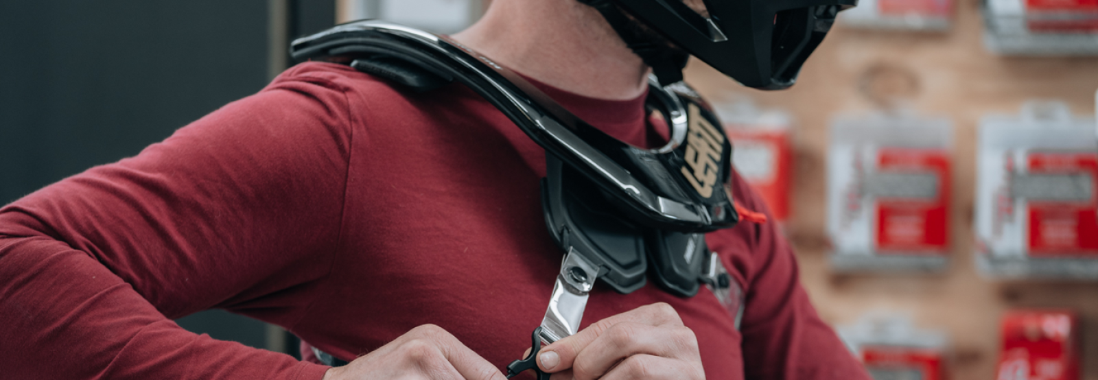 Neck braces for MTB, enduro and downhill cycling protection