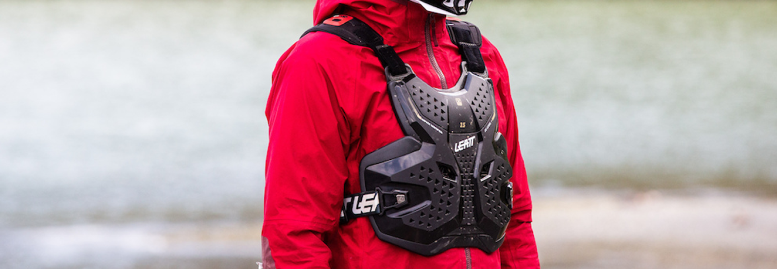 Chest armor for cycling disciplines like MTB, downhill and enduro